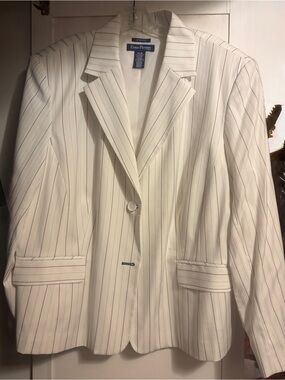 Evan Picone White Blazer with Gray and Blue Pinstripes
